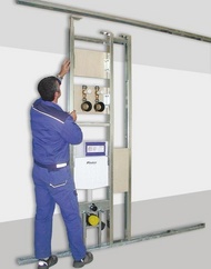 Einschieben der Deckenbefestigungen in die Deckenschiene