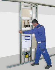 Einbringung des Ausschubmoduls in die Bodenschiene