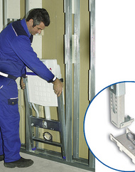 Montageelement in die Montageschiene einklipsen.