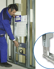 Die selbsthemmenden Auszugsfüße halten das Element auf der richtigen Höhe. Die Fixierung erfolgt über eine vormontierte Schraube.