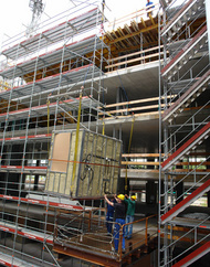 Einbringung über eine eigens vorbereitete Rampe.