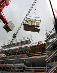 Einbringung der Fertigbäder.