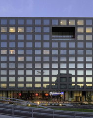 Radisson SAS Airporthotel Zürich nach der Fertigstellung.