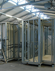 Montage der fertigbäder für Bad Tatzmannsdorf im Werk.