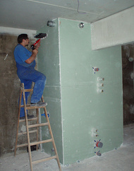 Fertig vom Trockenbauer beplankter Schacht.