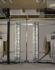 Anbindung der Ver- und Entsorgungsleitungen der Fertigbäder