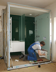 Montage der Einrichtungsgegenständ und Komplettierung der Sanitärausstattung.