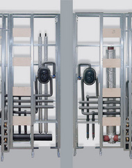 Installationswand mit allen erforderlichen Unterkonstruktionen für die Befestigung von Glastrennwand, Brause mit Unterputzthermostat, Hänge-WC und Unterputzlüfter