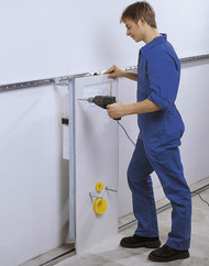 Beplanken mit bereits vorgelochten Gipsfaserplatten.