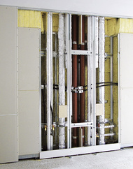 Gemeinsame Schachtinstallation zweier Fertigbäder